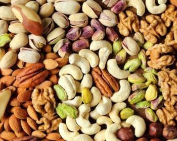 dei diversi tipi di frutta secca iraniana
