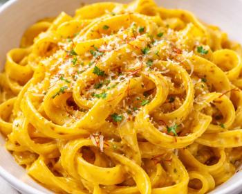 طرز تهیه سس زعفرانی پاستا