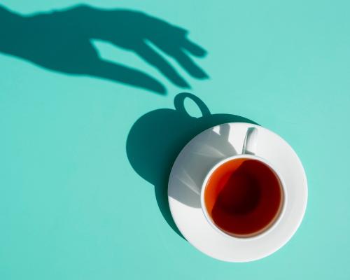 Viaggio nel Mondo del Tè Iraniano: Dalla Storia alla Preparazione Viaggio nel Mondo del Tè Iraniano