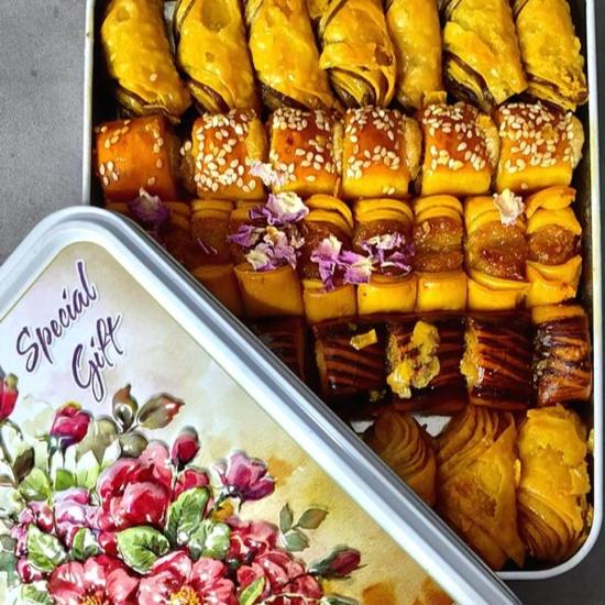 باقلوا لبنانی 700 گرم جعبه کادویی باقلوا لبنانی 700 گرم جعبه کادویی